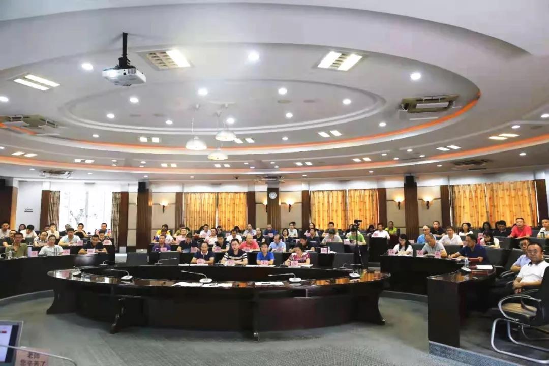 佛山市生態(tài)環(huán)境局局長(zhǎng)楊永泰作“不忘初心、牢記使命”主題教育報(bào)告